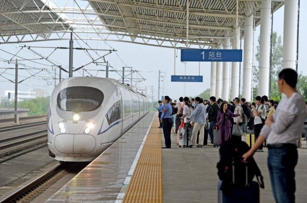 金多多 安徽淮南：双节假期迎来返程高峰